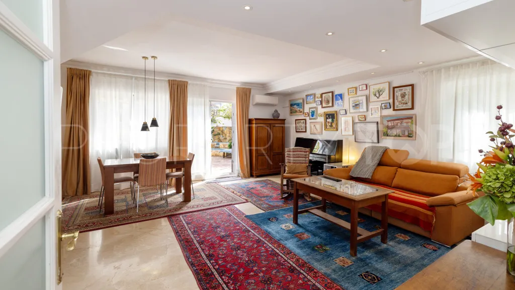 Chalet en venta en Estepona con 4 dormitorios