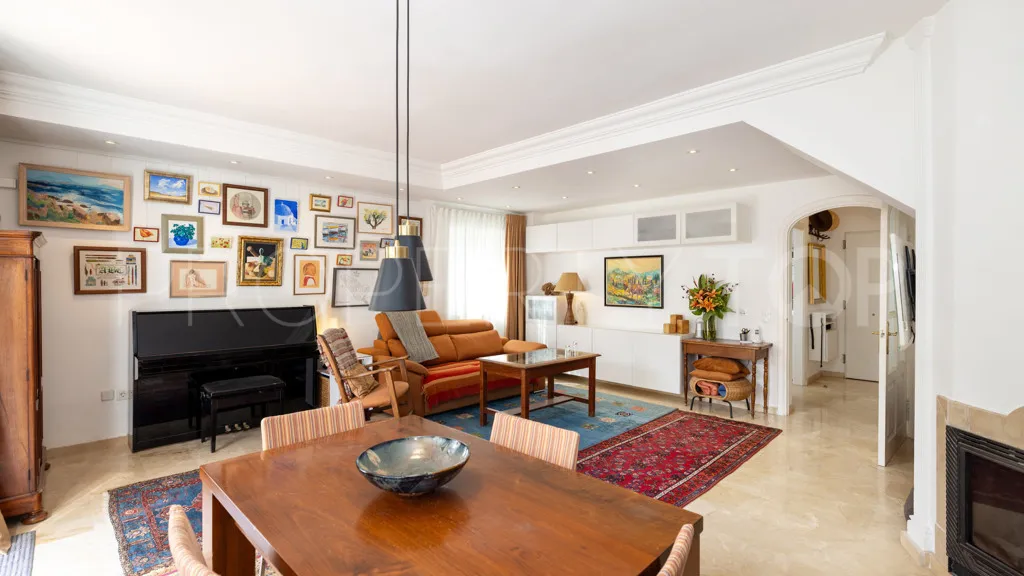 Chalet en venta en Estepona con 4 dormitorios
