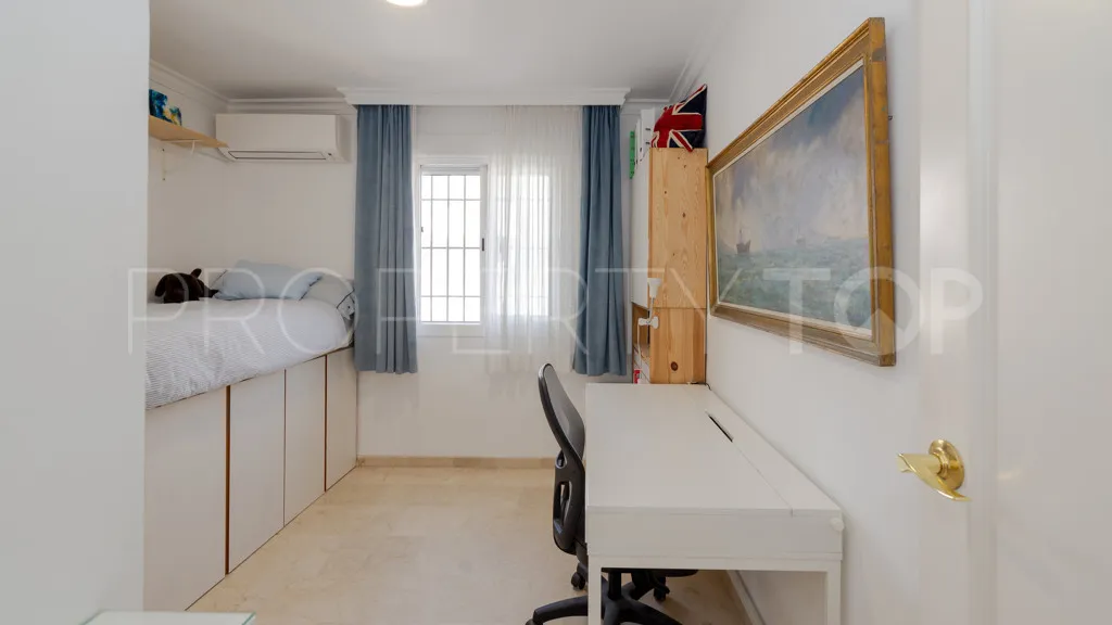Chalet en venta en Estepona con 4 dormitorios
