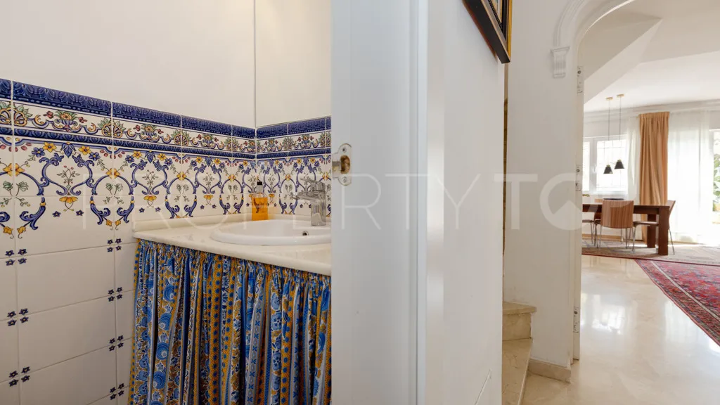 Chalet en venta en Estepona con 4 dormitorios