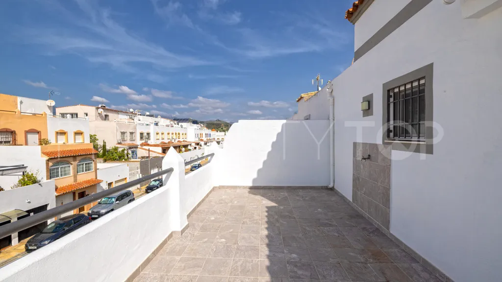 Chalet en venta en Estepona con 4 dormitorios