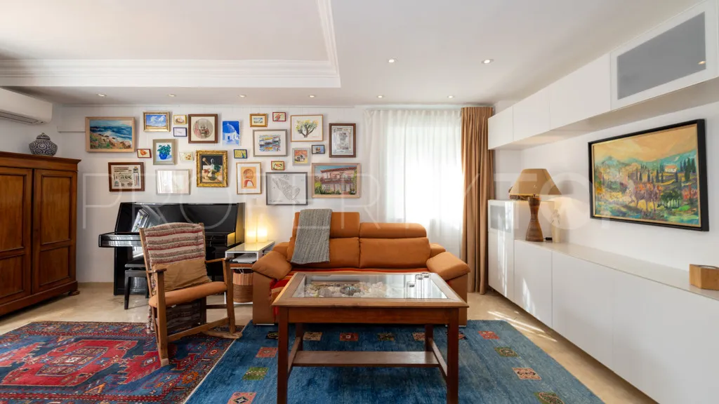 Chalet en venta en Estepona con 4 dormitorios