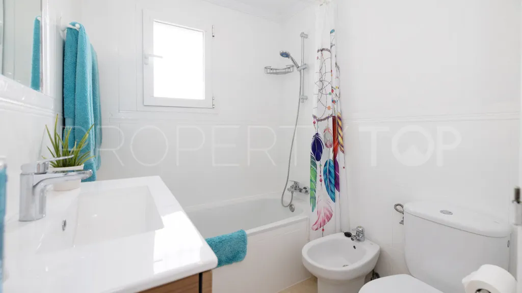 Chalet en venta en Estepona con 4 dormitorios