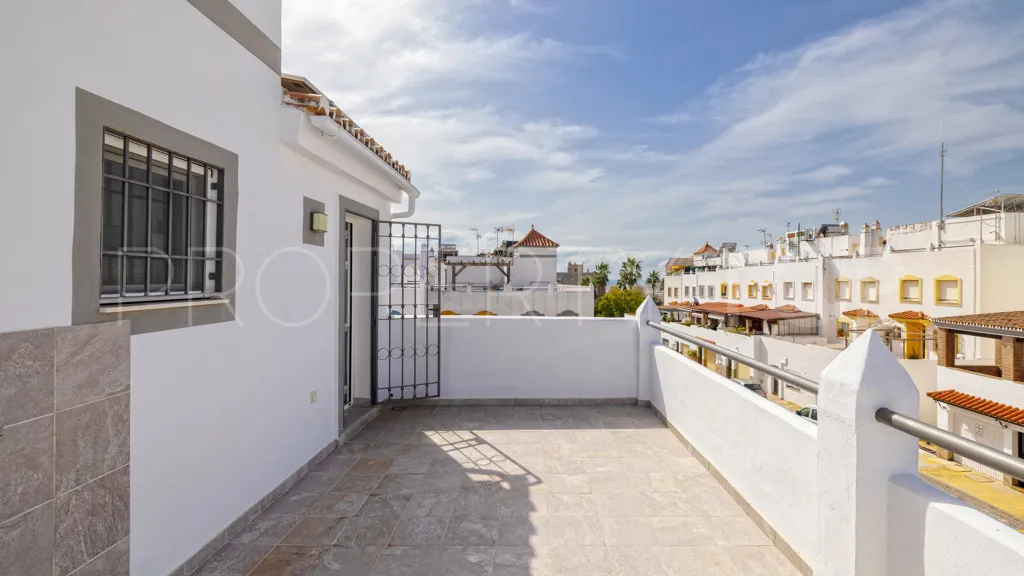 Chalet en venta en Estepona con 4 dormitorios