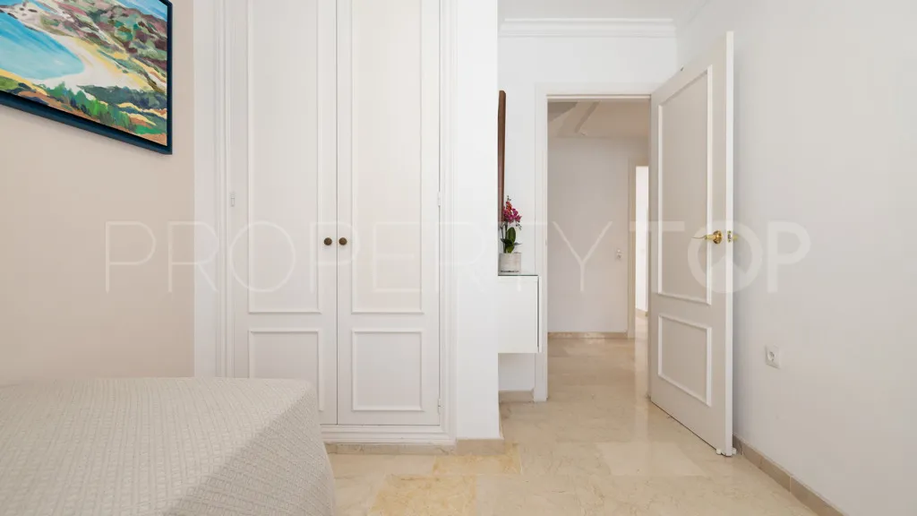 Chalet en venta en Estepona con 4 dormitorios
