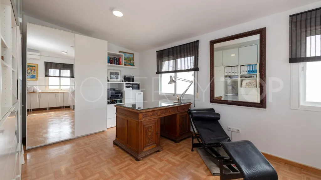Chalet en venta en Estepona con 4 dormitorios