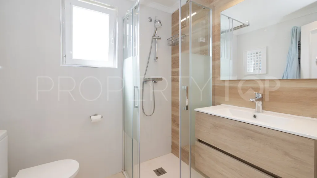 Chalet en venta en Estepona con 4 dormitorios