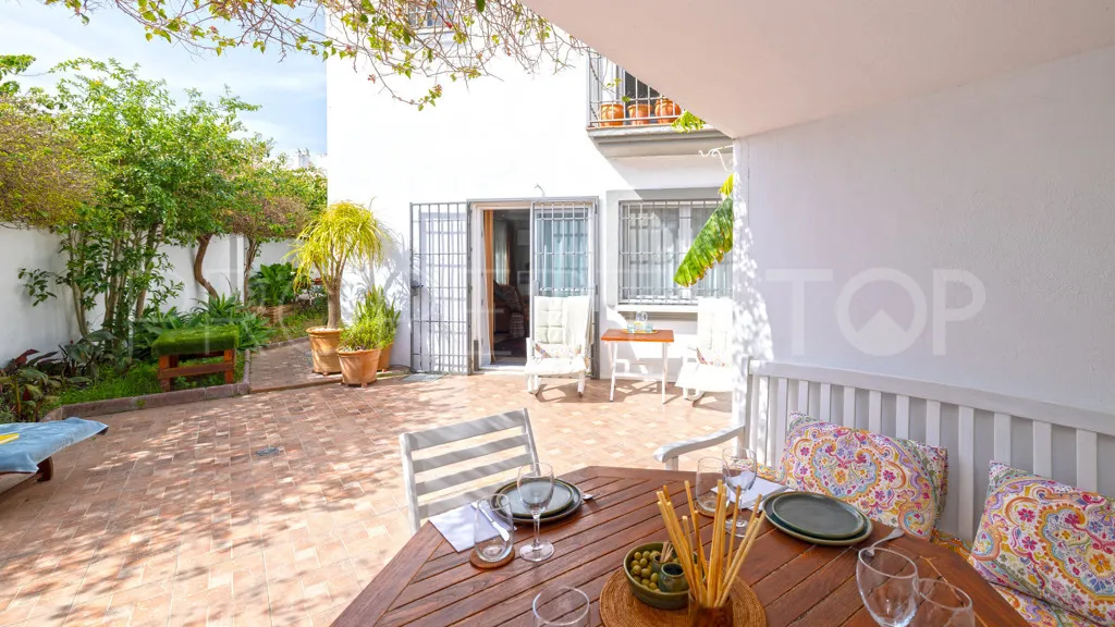 Chalet en venta en Estepona con 4 dormitorios