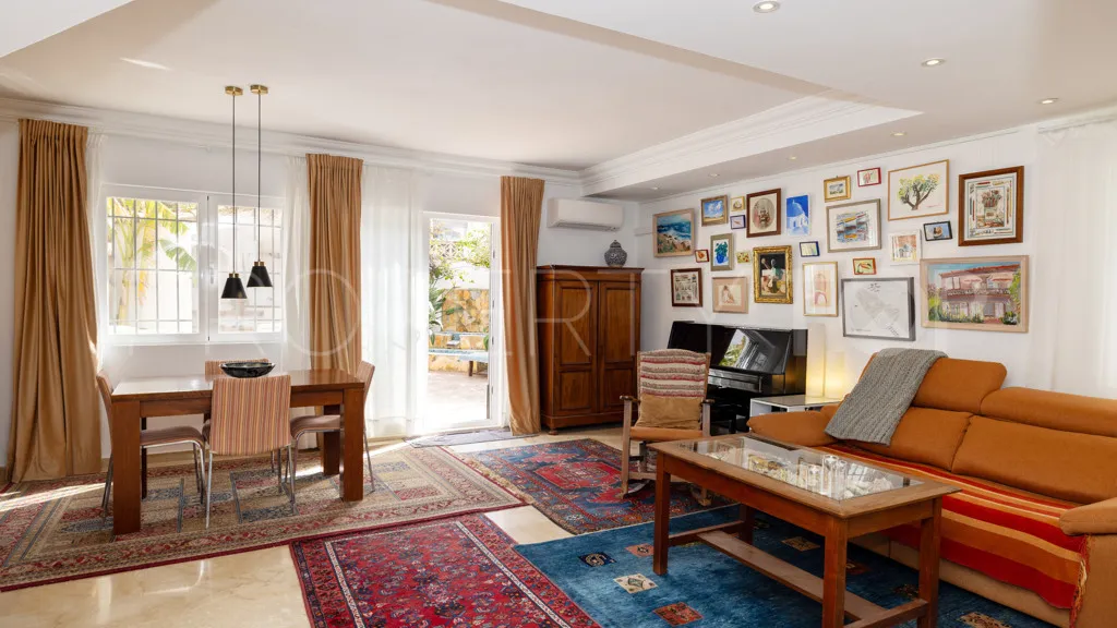 Chalet en venta en Estepona con 4 dormitorios
