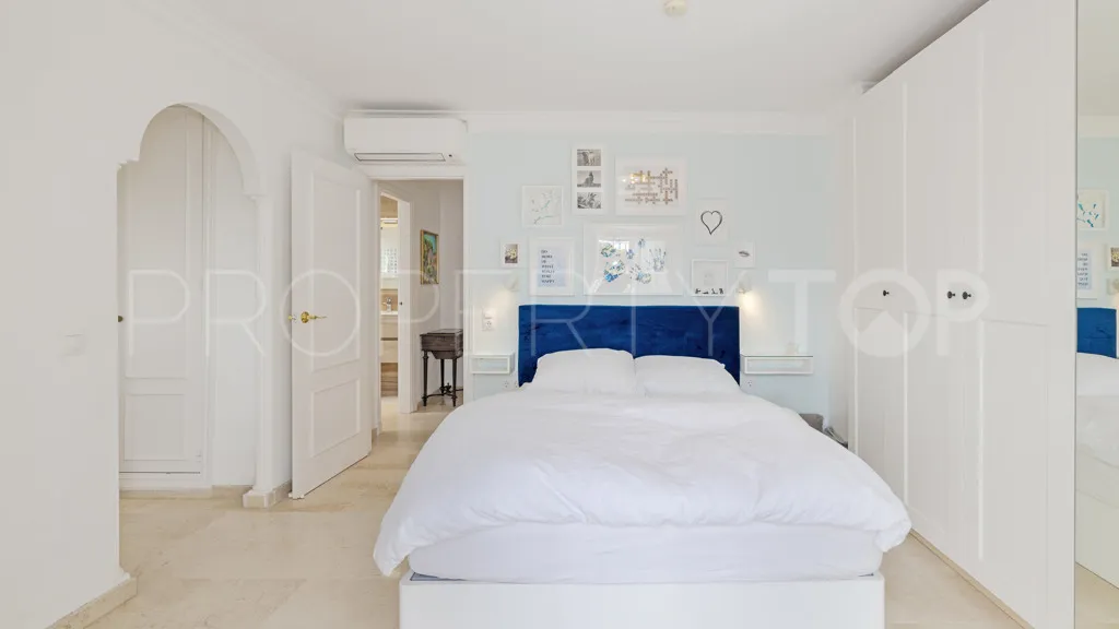 Chalet en venta en Estepona con 4 dormitorios