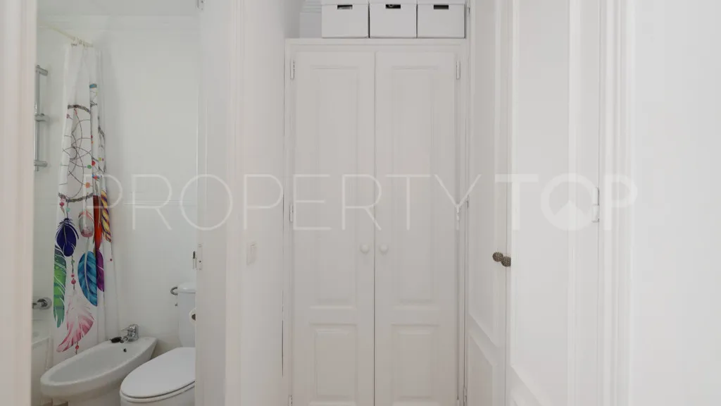 Chalet en venta en Estepona con 4 dormitorios