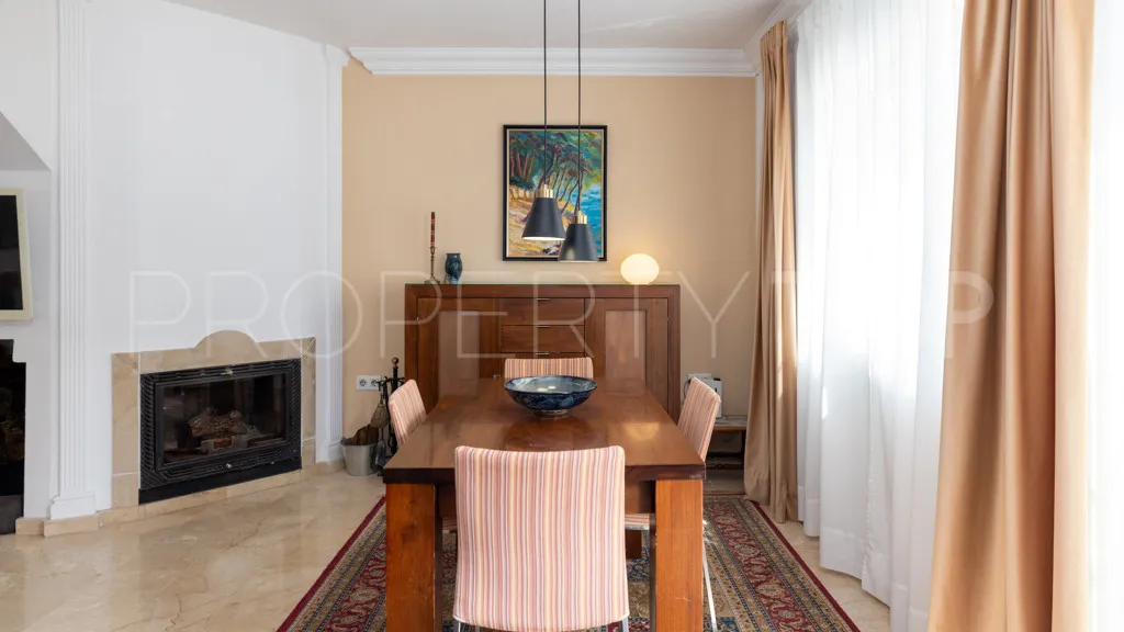 Chalet en venta en Estepona con 4 dormitorios