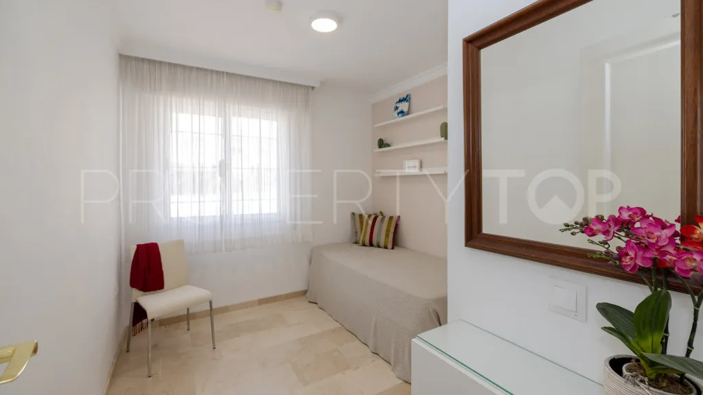 Chalet en venta en Estepona con 4 dormitorios
