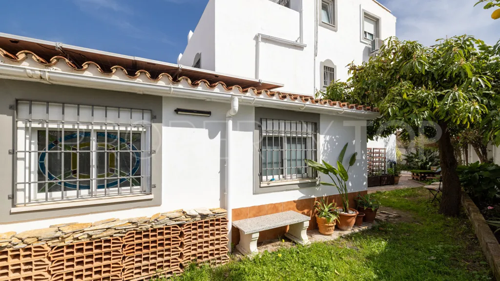 Chalet en venta en Estepona con 4 dormitorios