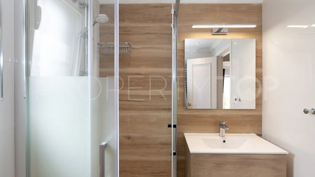 Chalet en venta en Estepona con 4 dormitorios