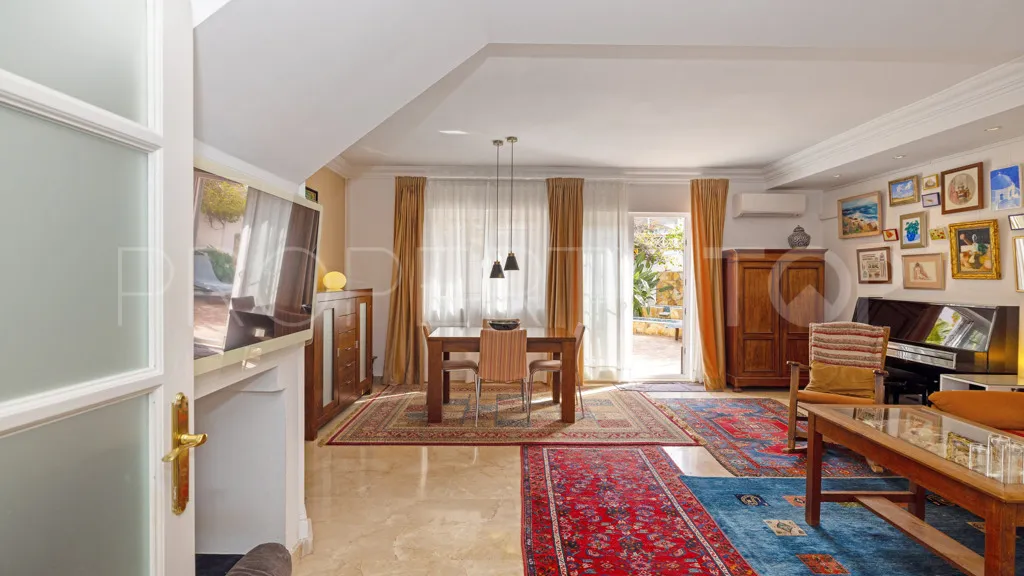 Chalet en venta en Estepona con 4 dormitorios