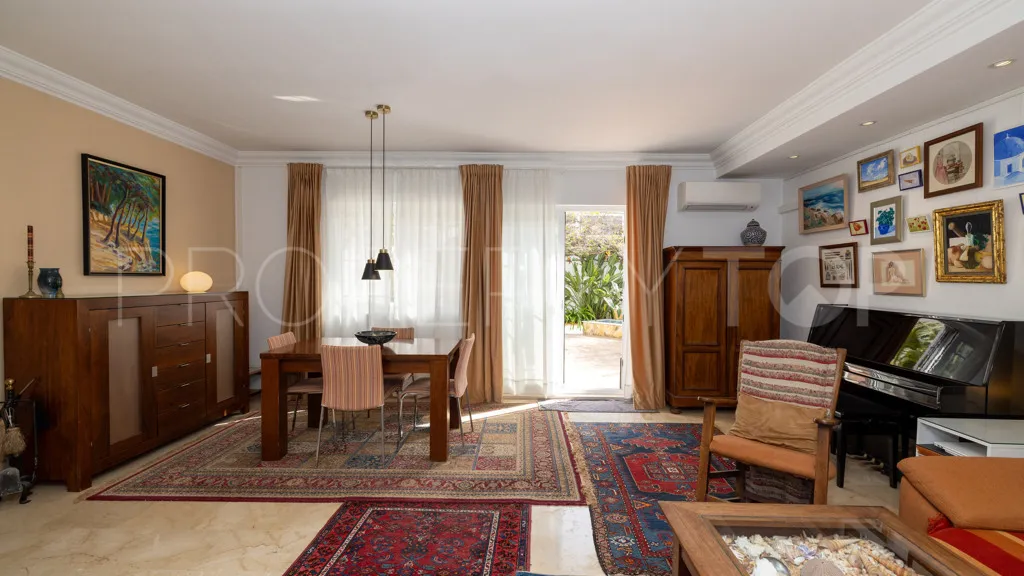 Chalet en venta en Estepona con 4 dormitorios