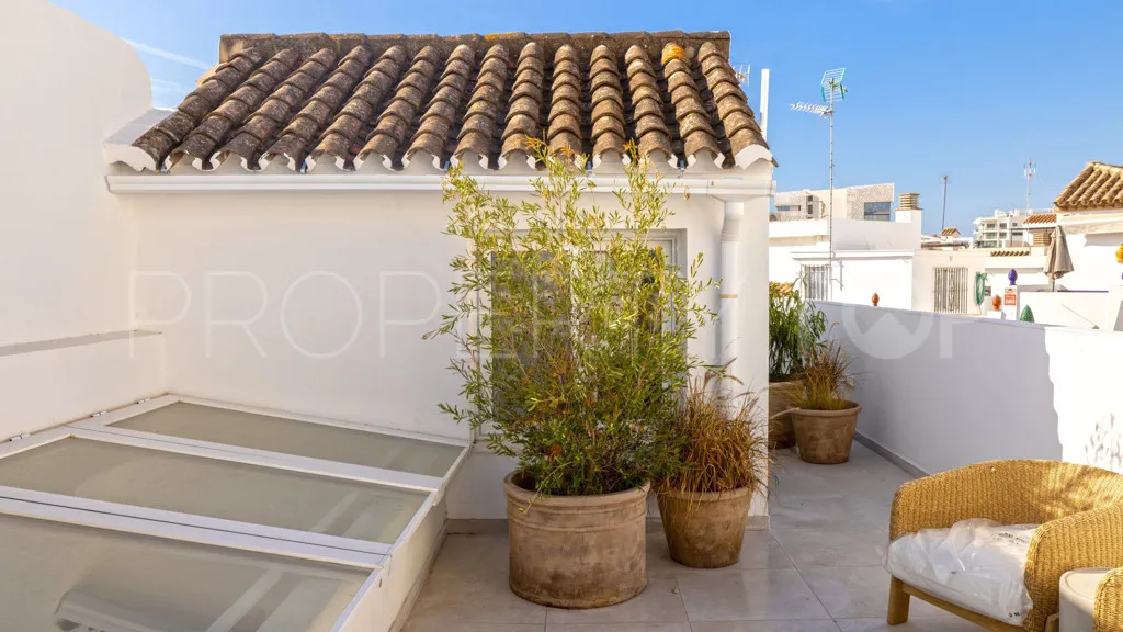 Comprar chalet con 3 dormitorios en Estepona