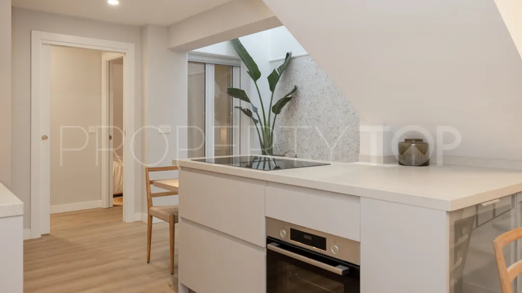 Comprar chalet con 3 dormitorios en Estepona