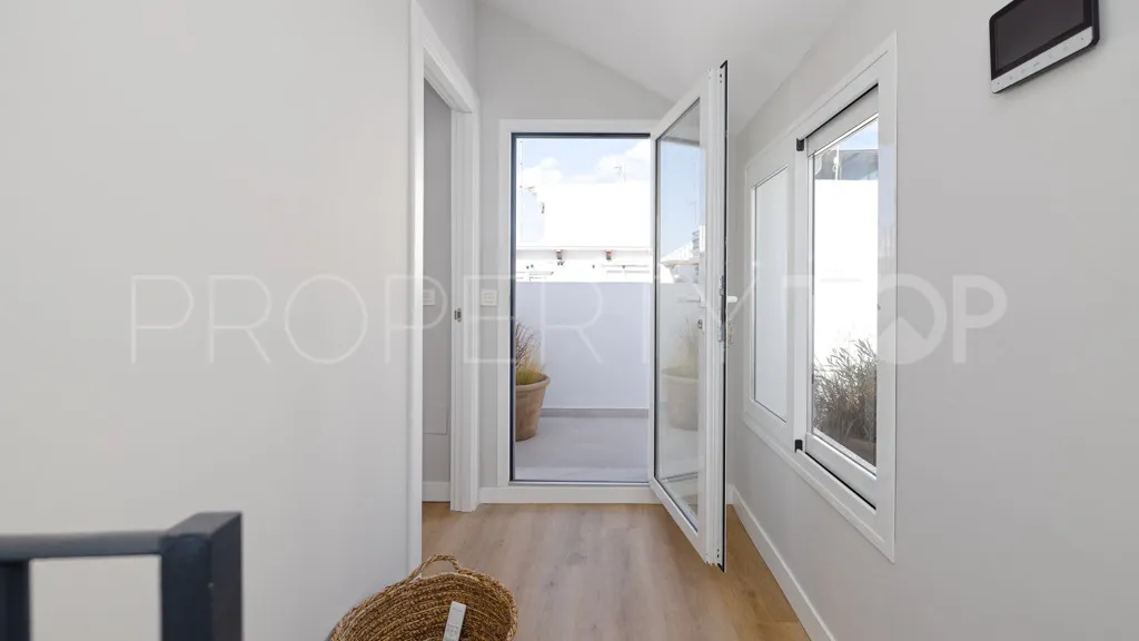 Comprar chalet con 3 dormitorios en Estepona