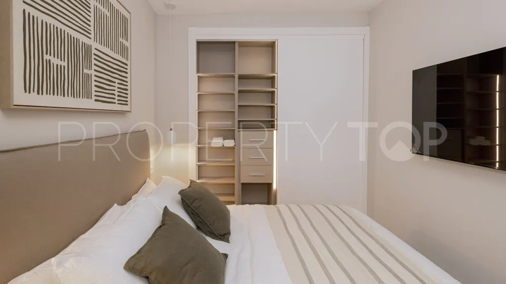 Comprar chalet con 3 dormitorios en Estepona