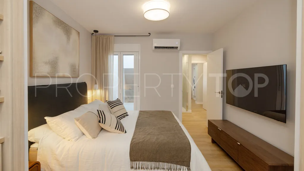 Comprar chalet con 3 dormitorios en Estepona