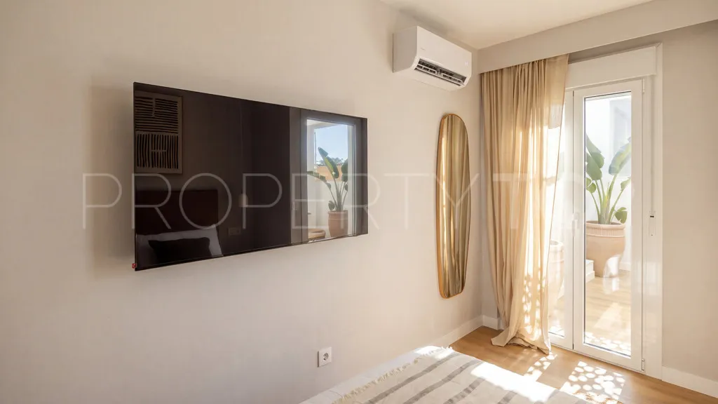 Comprar chalet con 3 dormitorios en Estepona