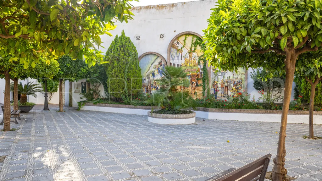 Comprar chalet con 3 dormitorios en Estepona