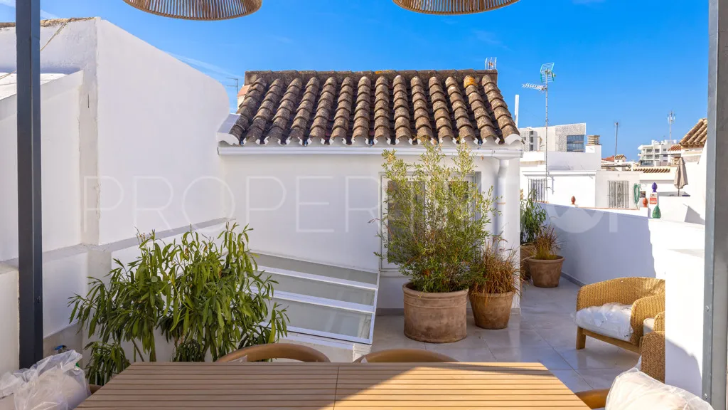 Comprar chalet con 3 dormitorios en Estepona
