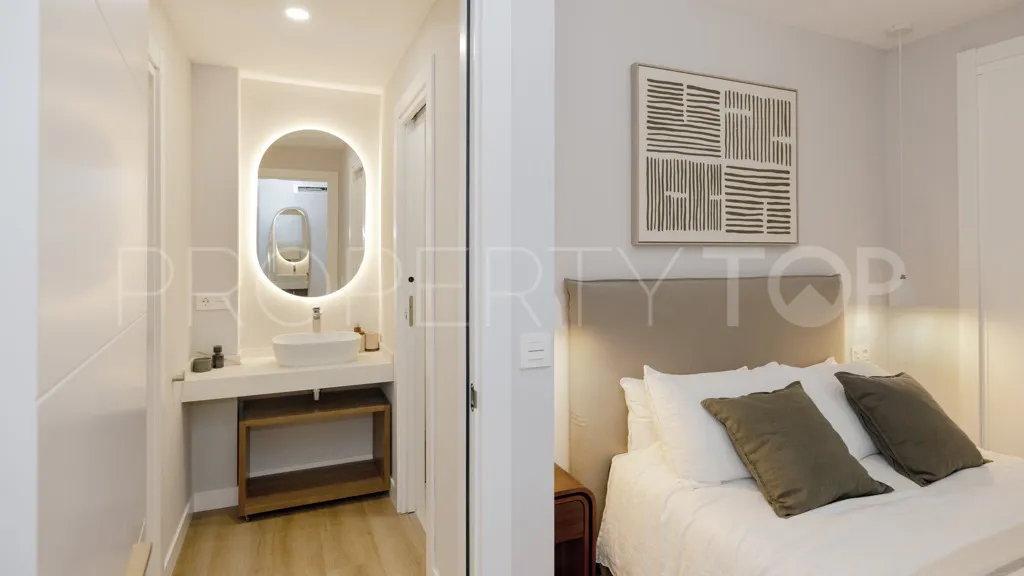Comprar chalet con 3 dormitorios en Estepona