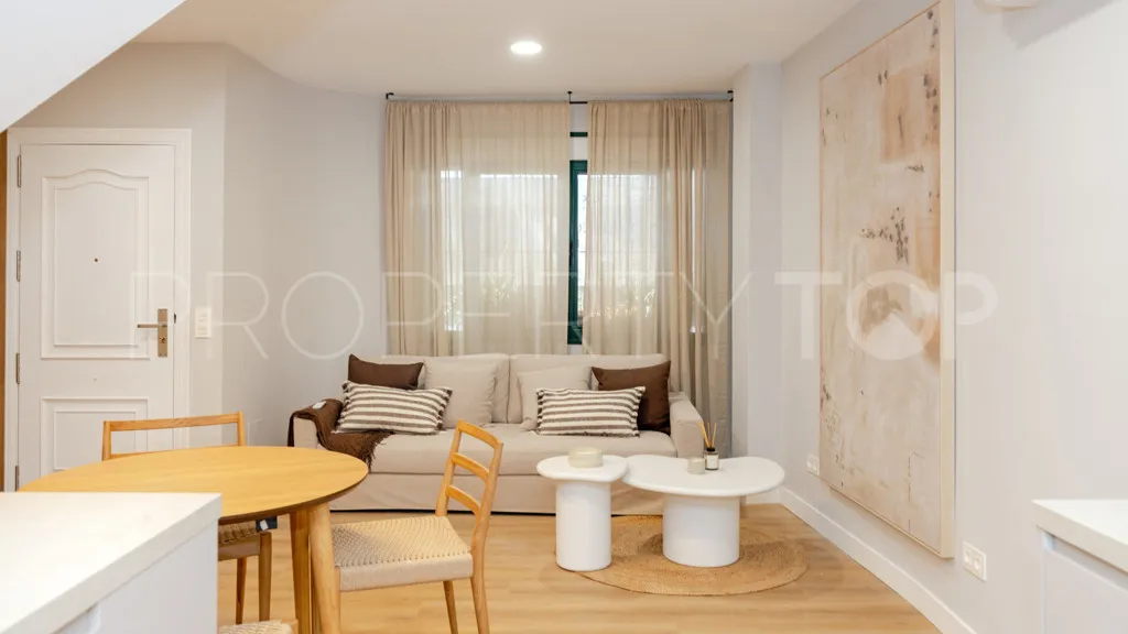Comprar chalet con 3 dormitorios en Estepona