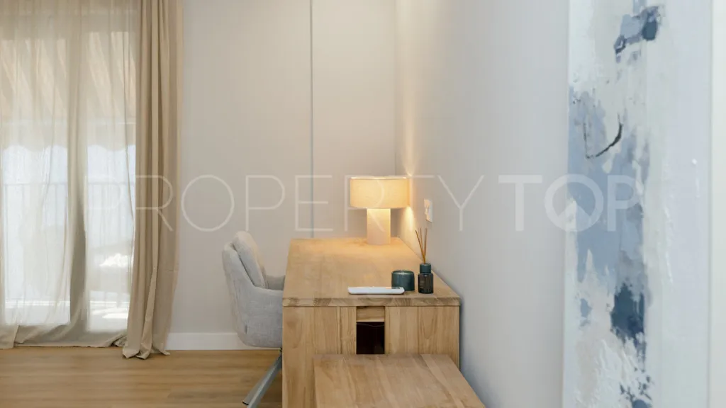 Comprar chalet con 3 dormitorios en Estepona
