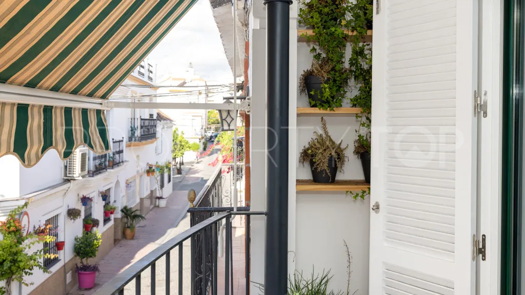 Comprar chalet con 3 dormitorios en Estepona