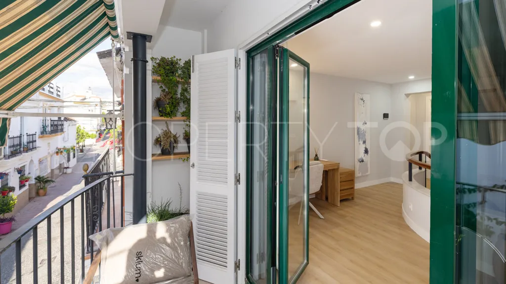 Comprar chalet con 3 dormitorios en Estepona