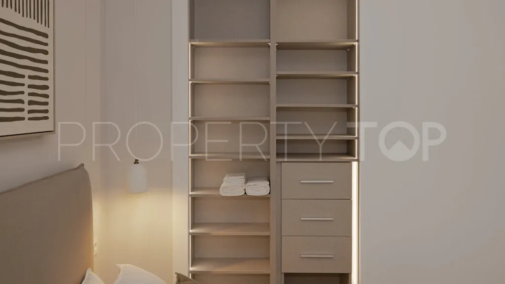 Comprar chalet con 3 dormitorios en Estepona