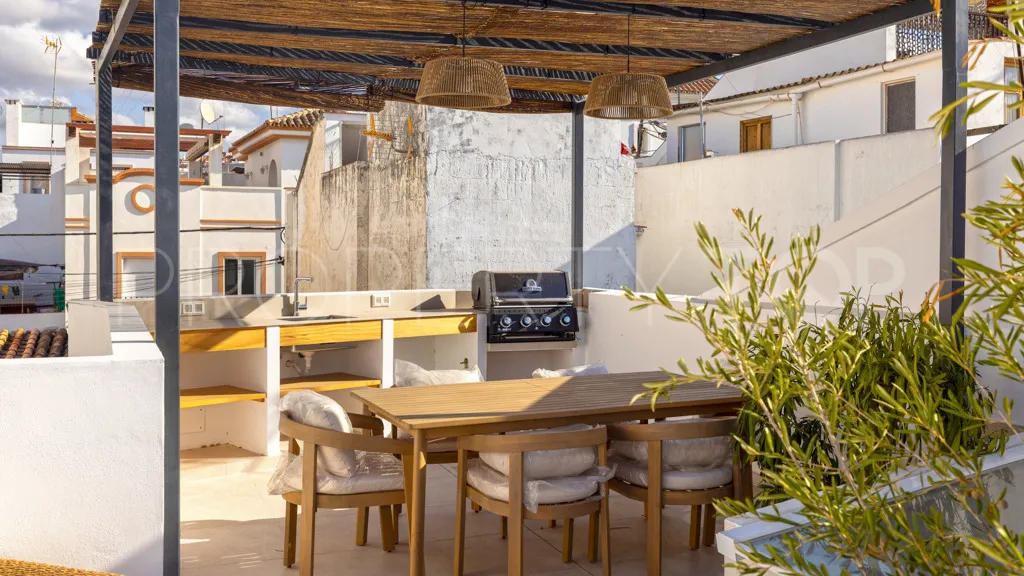 Comprar chalet con 3 dormitorios en Estepona