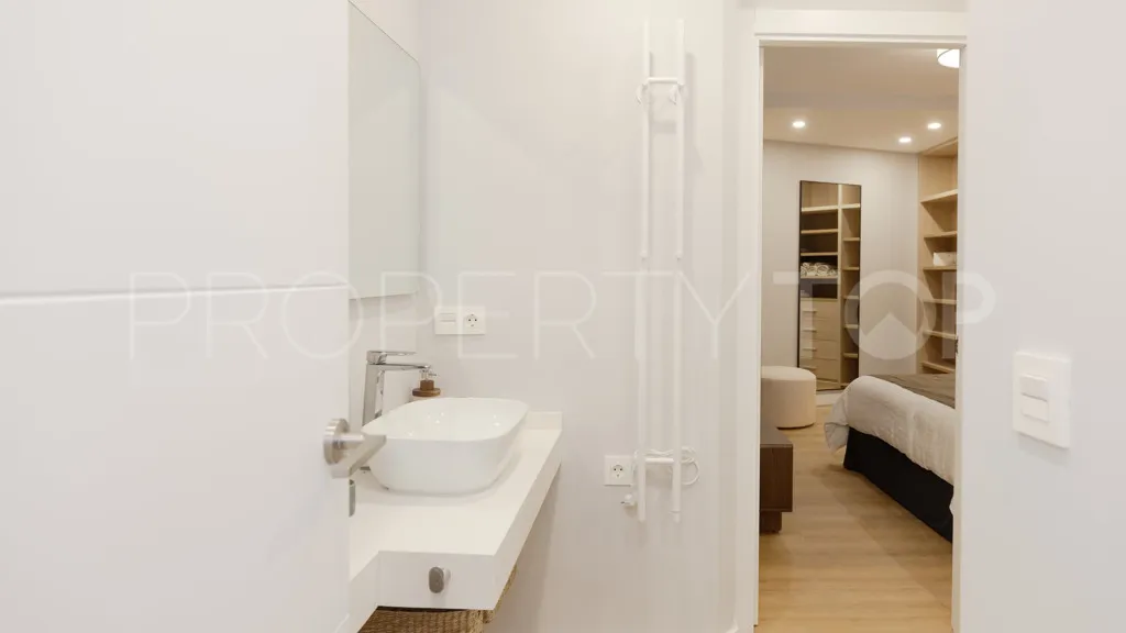 Comprar chalet con 3 dormitorios en Estepona