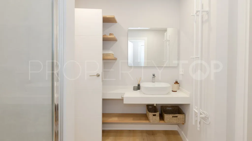 Comprar chalet con 3 dormitorios en Estepona