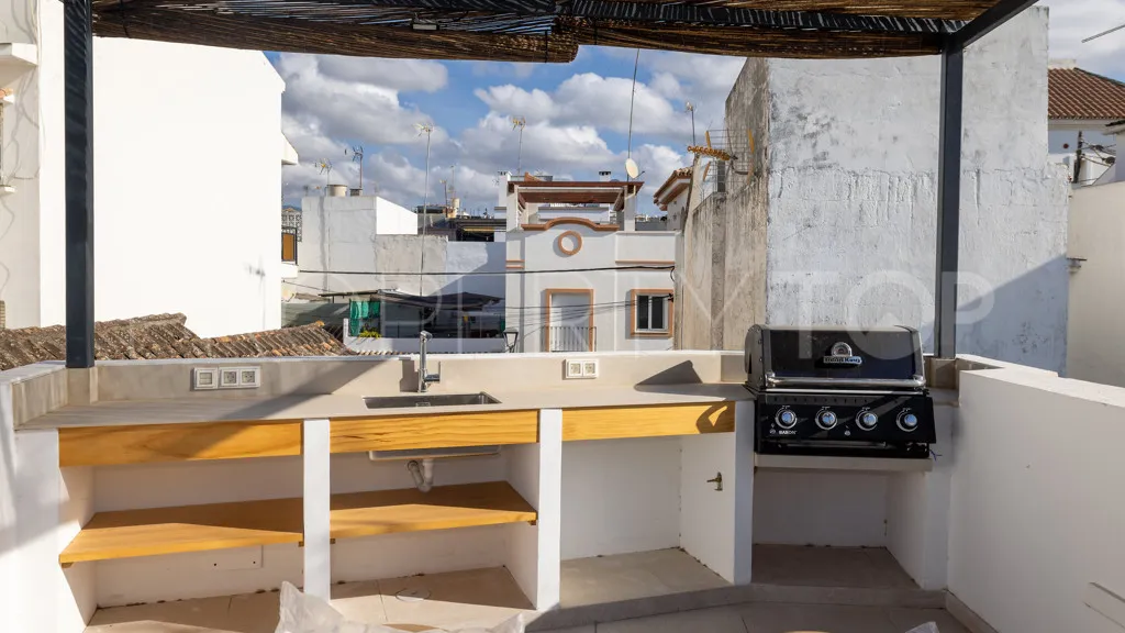 Comprar chalet con 3 dormitorios en Estepona