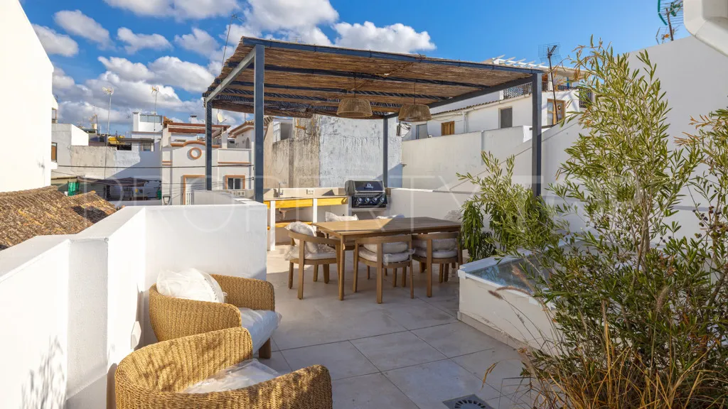 Comprar chalet con 3 dormitorios en Estepona