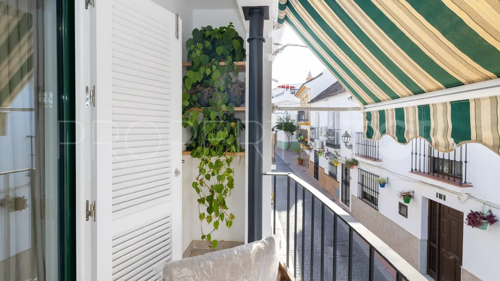 Comprar chalet con 3 dormitorios en Estepona