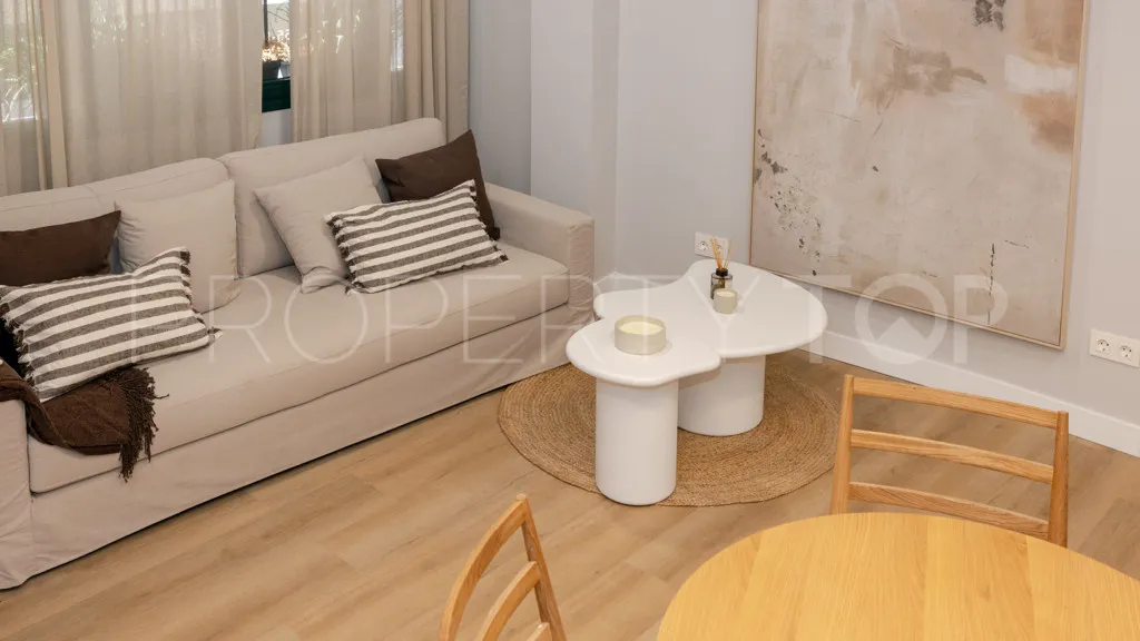 Comprar chalet con 3 dormitorios en Estepona
