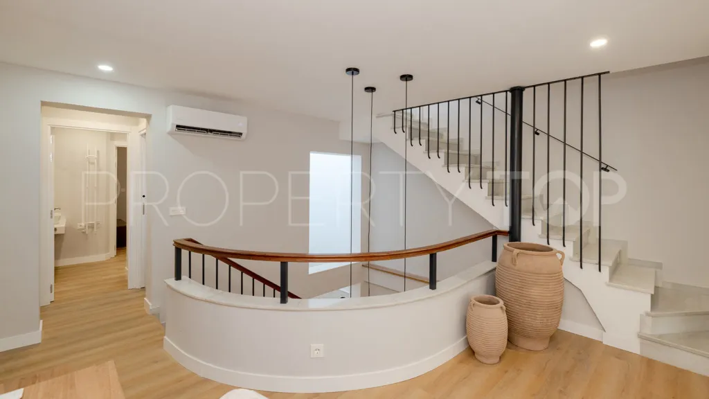 Comprar chalet con 3 dormitorios en Estepona