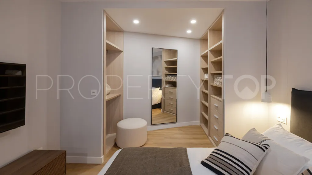 Comprar chalet con 3 dormitorios en Estepona