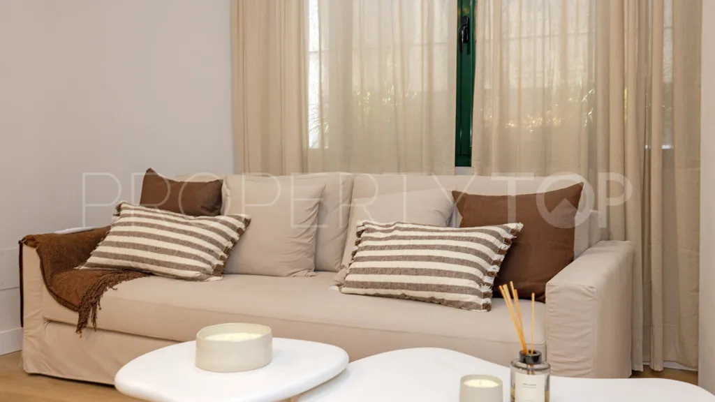 Comprar chalet con 3 dormitorios en Estepona