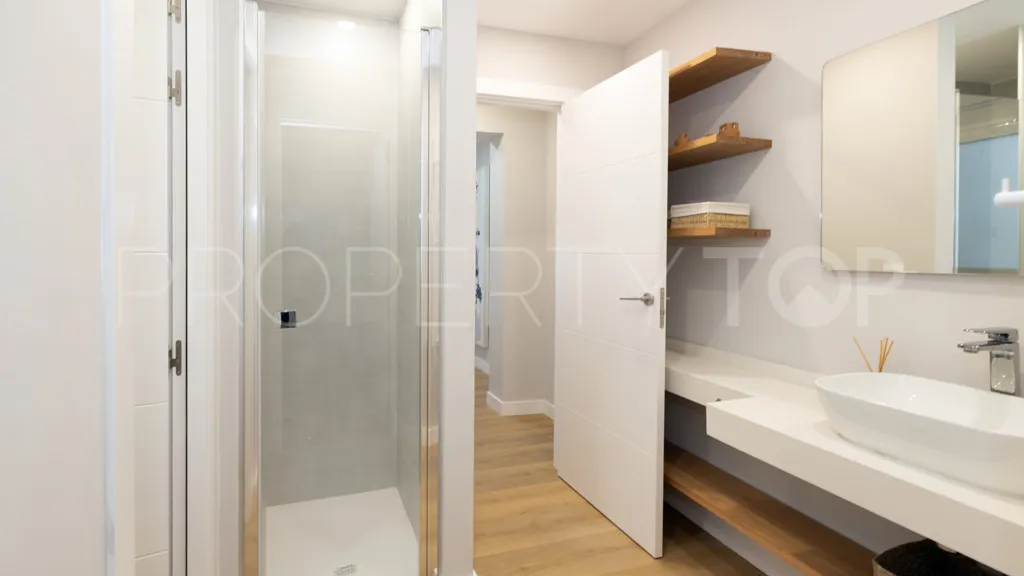 Comprar chalet con 3 dormitorios en Estepona