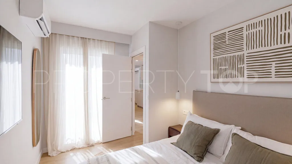 Comprar chalet con 3 dormitorios en Estepona