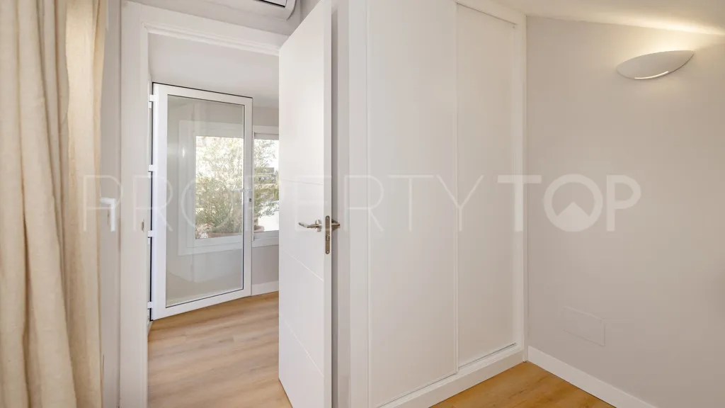 Comprar chalet con 3 dormitorios en Estepona