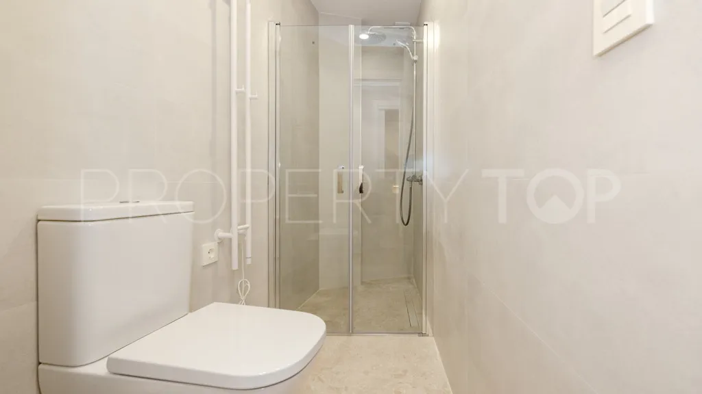 Comprar chalet con 3 dormitorios en Estepona