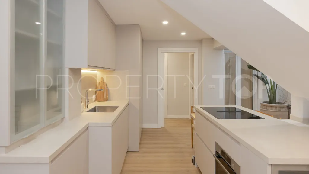 Comprar chalet con 3 dormitorios en Estepona